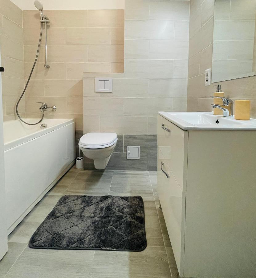 Q Royal Apartment - Palas Center Ιάσιο Εξωτερικό φωτογραφία